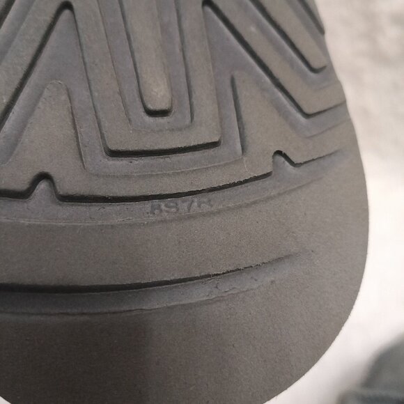 UGG Women's Gray Singature Suede Sheepskin Winter Boots Size 8 - Picture 9 of 10